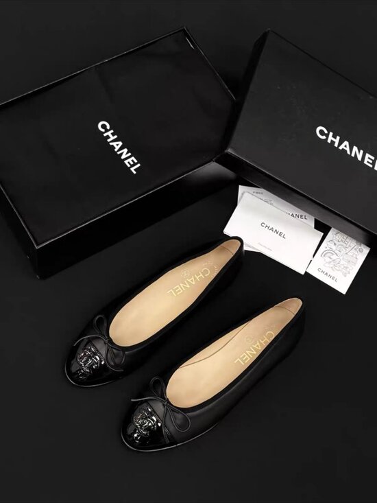 CHANEL Shoes - Chanel Black Leather Bow CC Logo Round Toe Ballet Flats